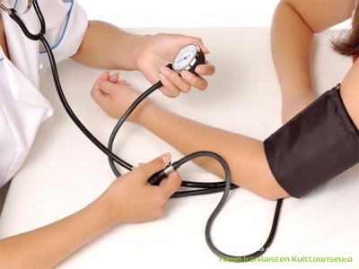 پروژهٔ پرستاران خویشاوند جلسه آموزشی گرفتن فشار خون، قند خون و کمکهای اولیه